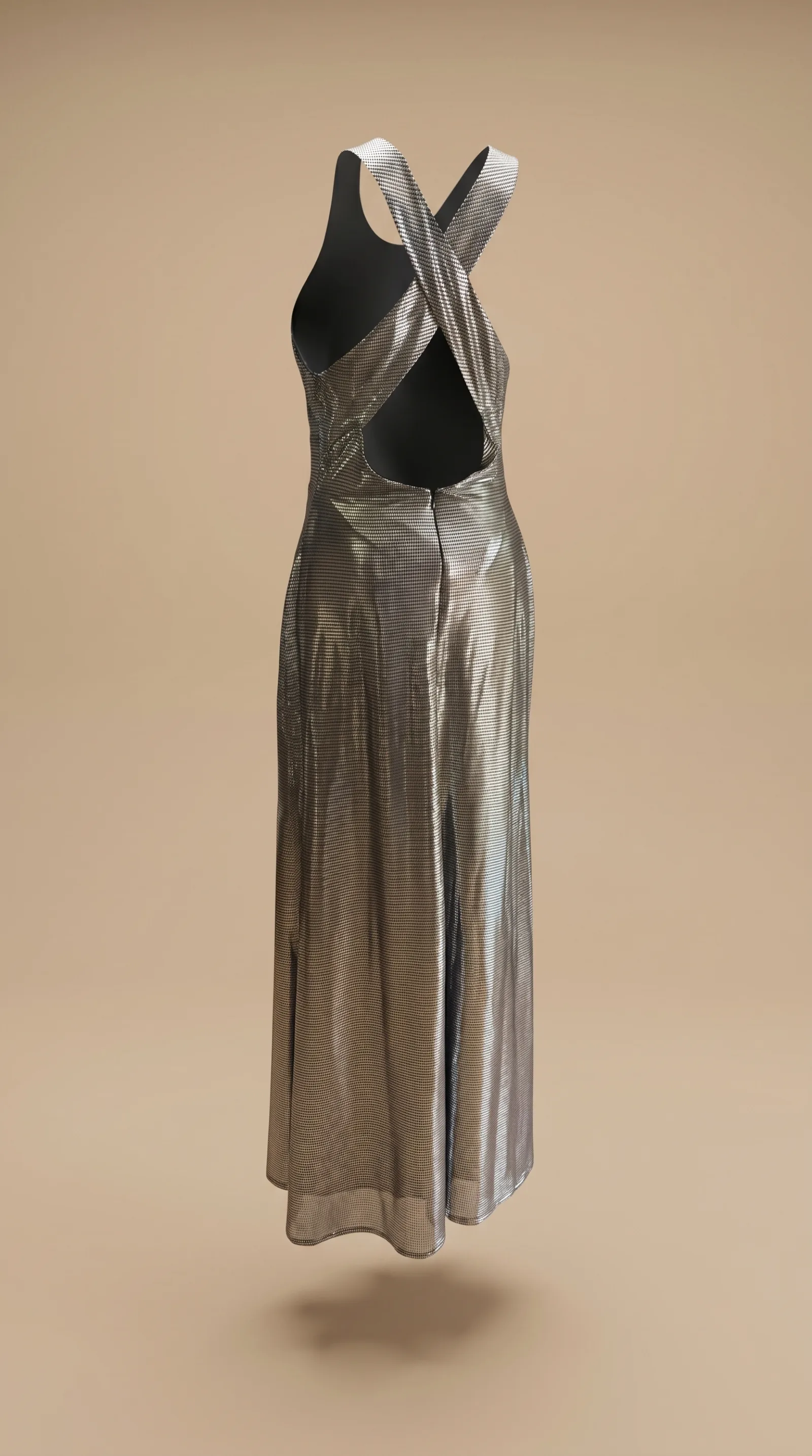 Detalle del vestido Glamour Total: halter cruzado y satén metálico con caída al bies